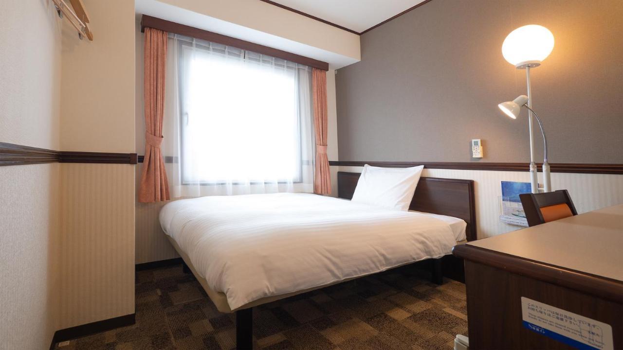 Toyoko Inn Shin-Osaka Chuo-Guchi Honkan Екстериор снимка